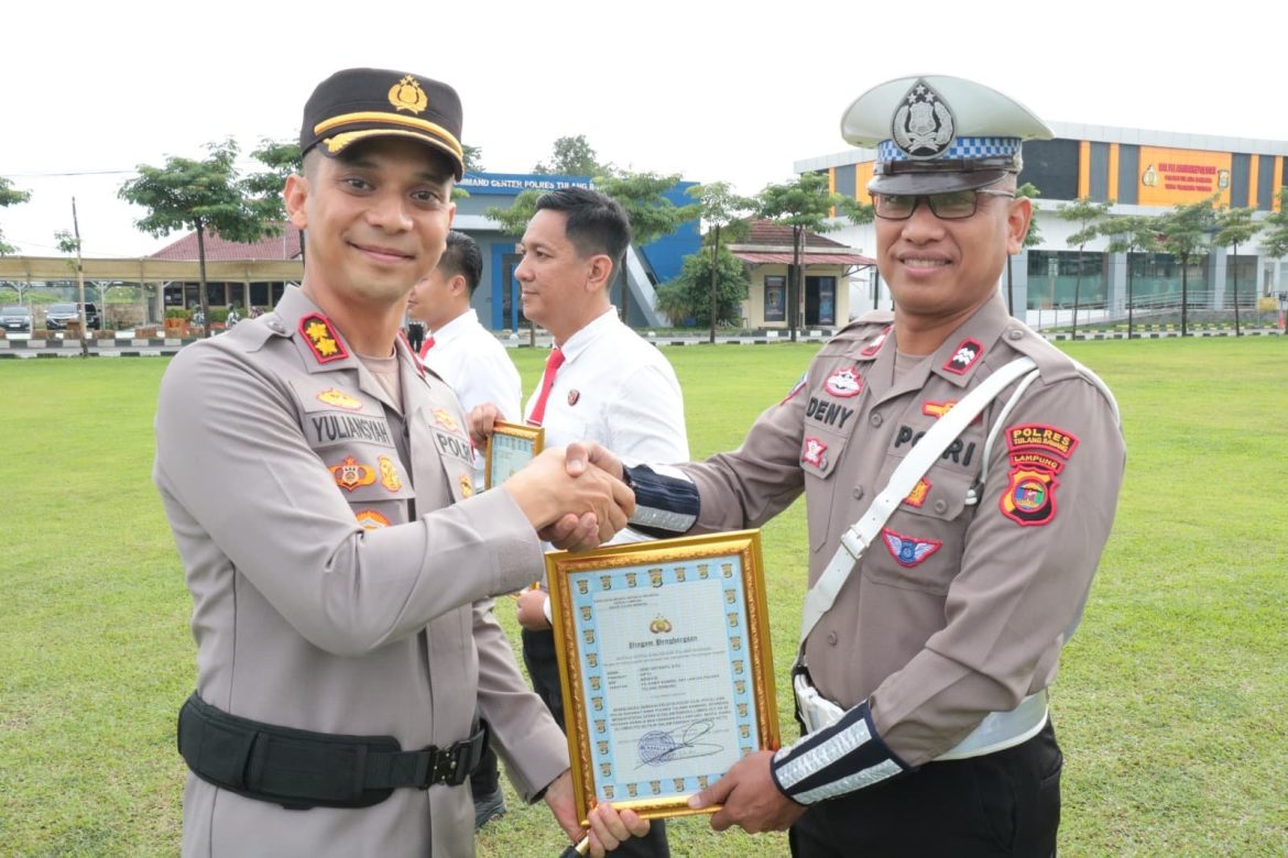 Kapolres Tulang Bawang Berikan Reward Kepada 40 Personel, Berikut Daftar Nama dan Prestasinya
