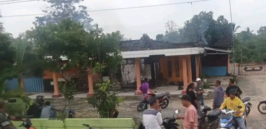 Duel Maut di Pasar Berujung Pembakaran Rumah Kakam, Keluarga Thabrani Desak Tangkap Provokator!