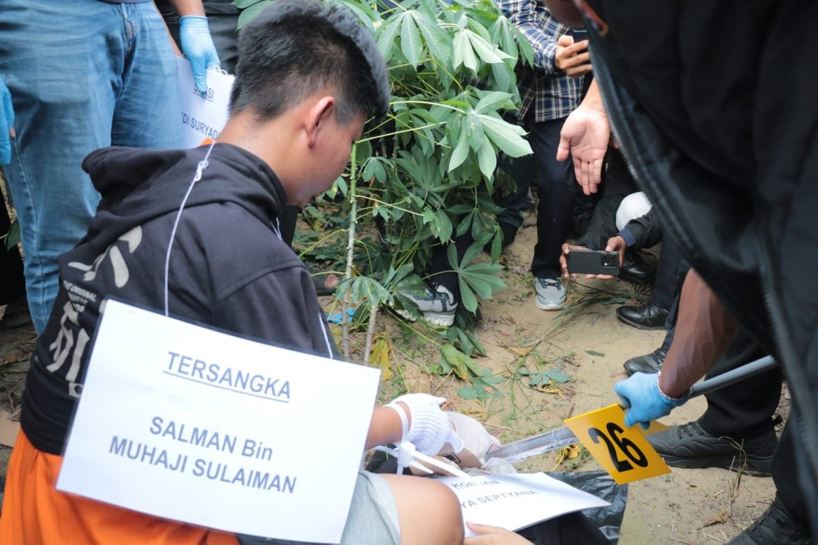 Polres Tulang Bawang Gelar Rekonstruksi Pembunuhan Berencana di Kebun Singkong, Ada 30 Adegan Yang Diperagakan