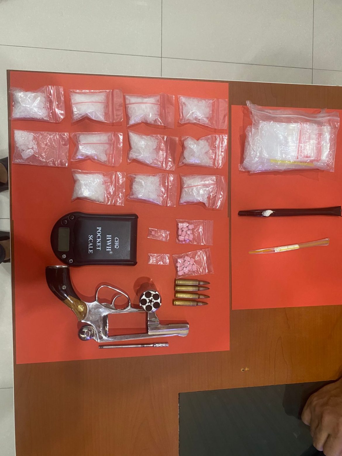 Remix Kencang di Tengah Malam Bongkar Sarang Narkoba: Sabu, Ekstasi, dan Senpi Rakitan Ditemukan!