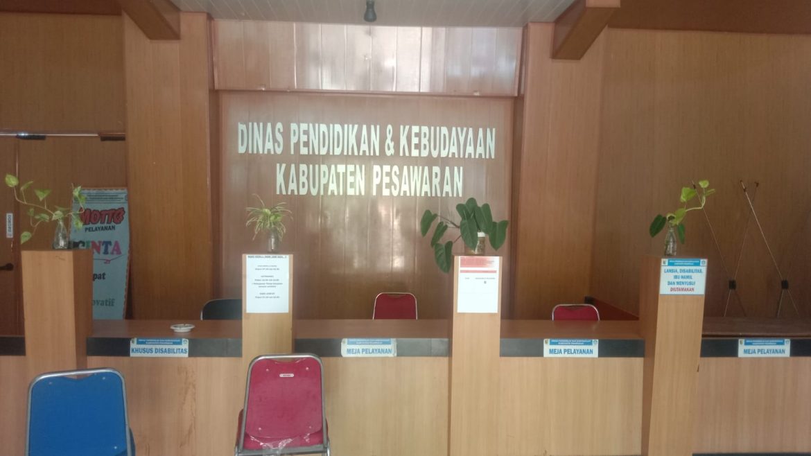 Selalu Menghindar Saat Mau Ditemui Awak Media Fakta Baru di Duga Kadis Pendidikan terindikasi Korupsi Anggaran APBD 2025.