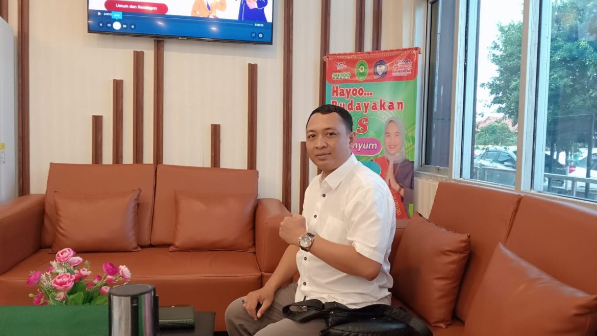 Sidang Gugatan Ahmad Effendi Menguji Ketua LPKSM YM DPD Lampung di PN Sukadana.