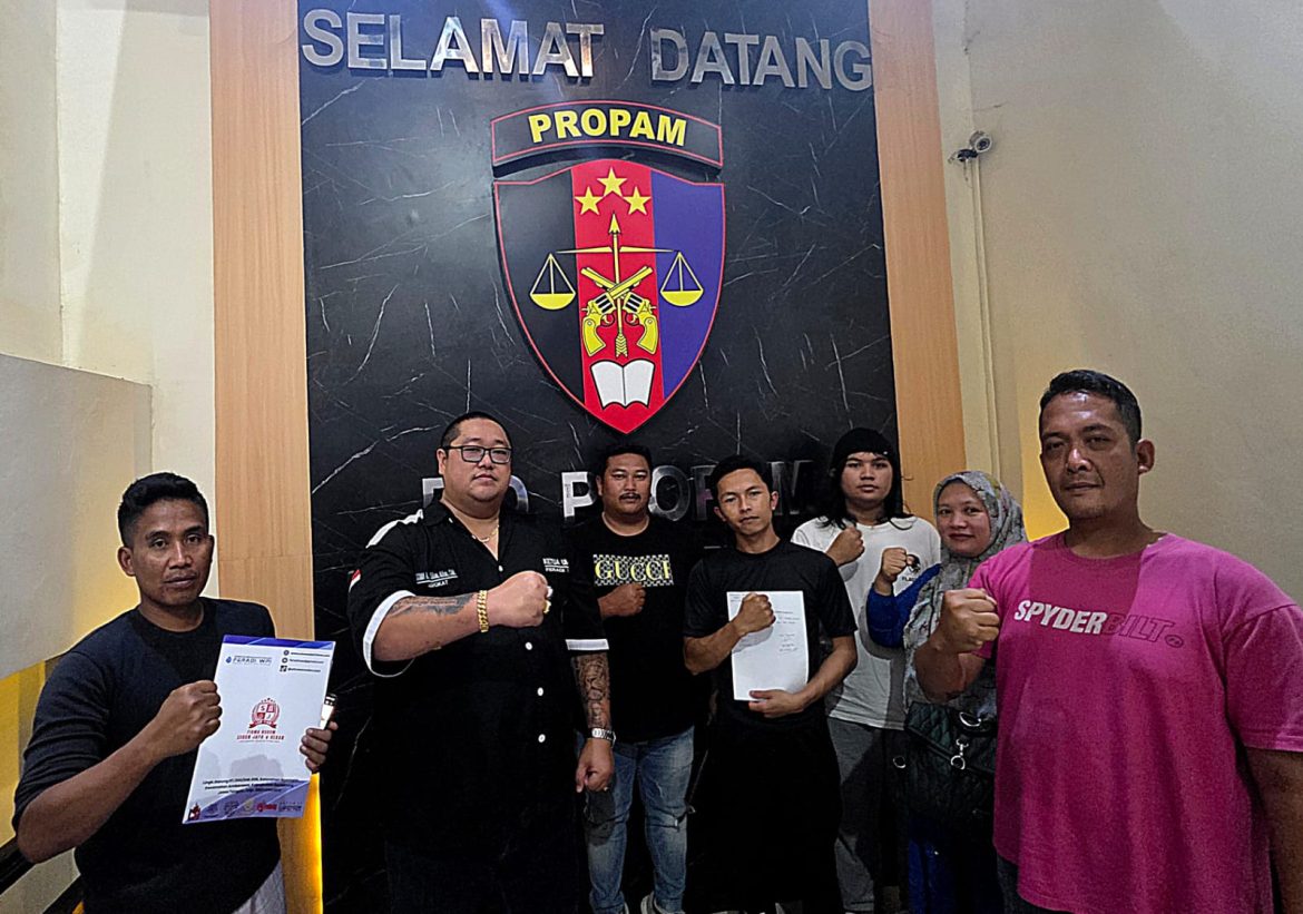 TIM FIRMA HUKUM SUBUR JAYA DAN REKAN – FERADI WPI DAMPINGI KORBAN LAPORAN DUGAAN KETIDAKPROFESIONALAN PENANGANAN PERKARA DI POLSEK BANDONGAN KE BIDPROPAM POLDA JATENG