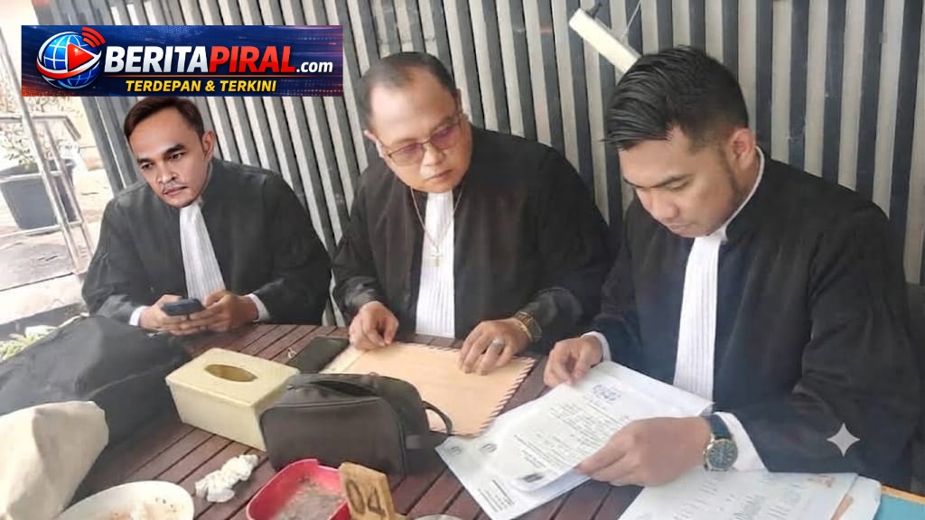 TIGA PENDEKAR FERADI WPI HADIR DI PN CIKARANG, “THE THREE MUSKETEERS” KAWAL PERKARA