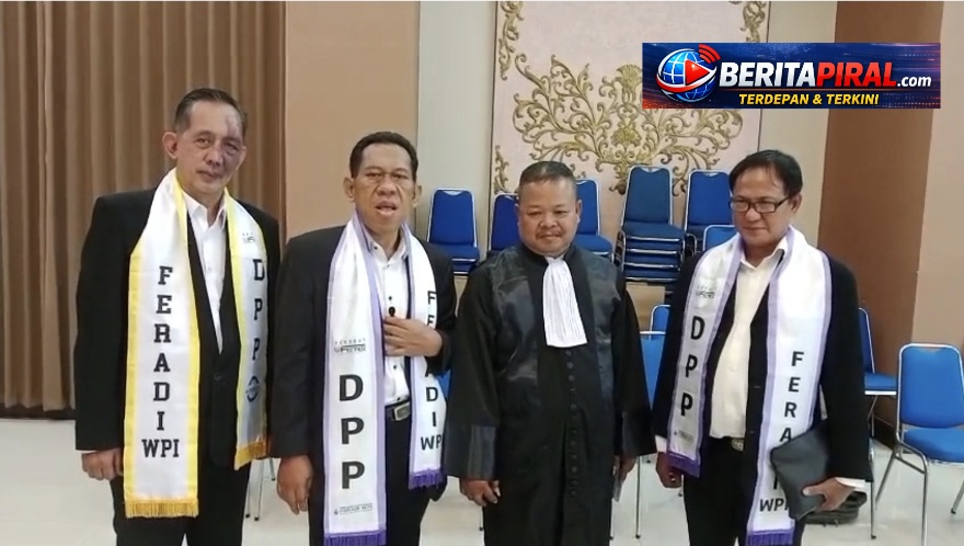 Dwi Siswanto, Yulianto Kiswocahyono, Arifin, Mendampingi Eko Ponco Sumpah Advokat di Pengadilan Tinggi Surabaya, melalui FERADI WPI